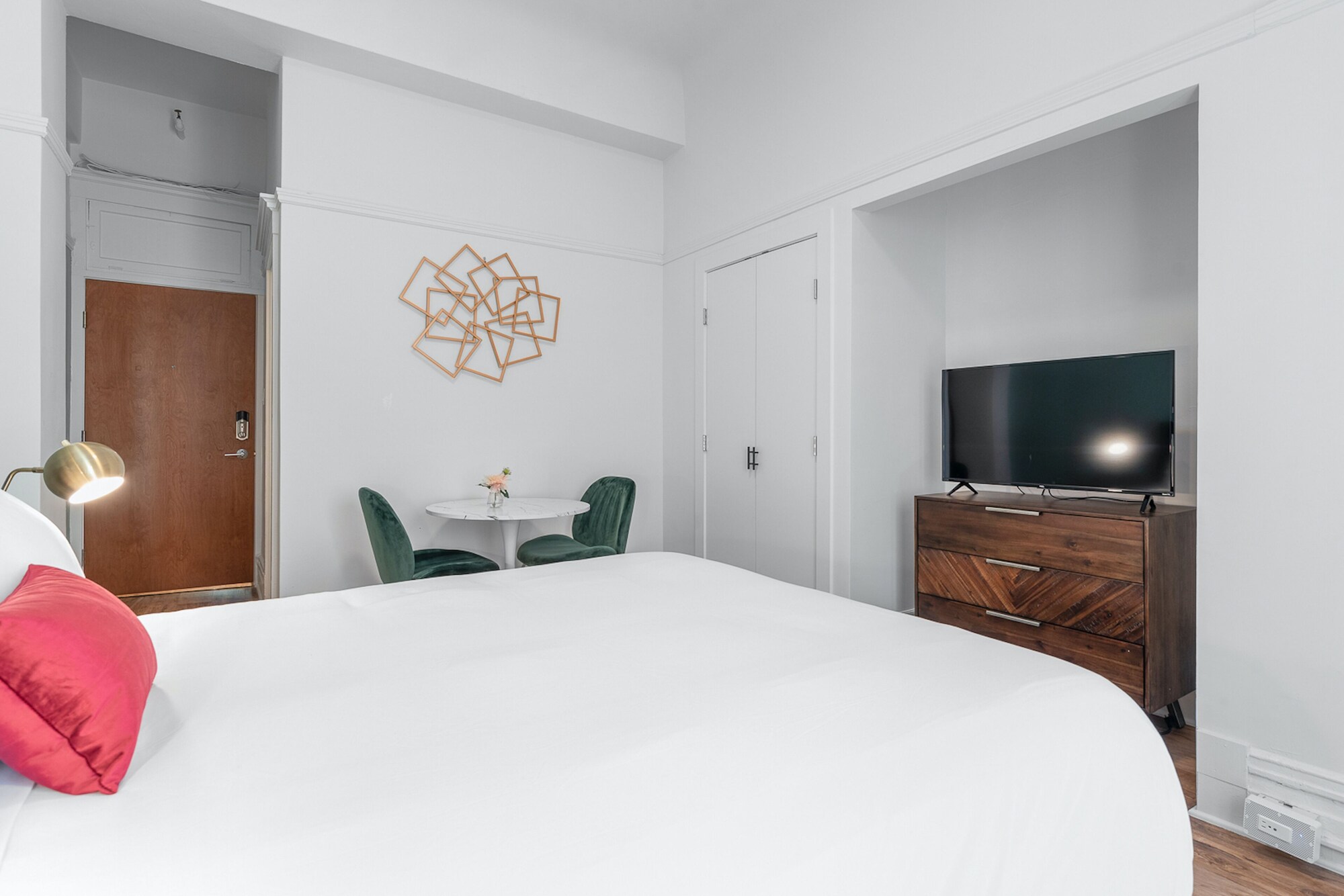 CLASSIC, QUEEN BED