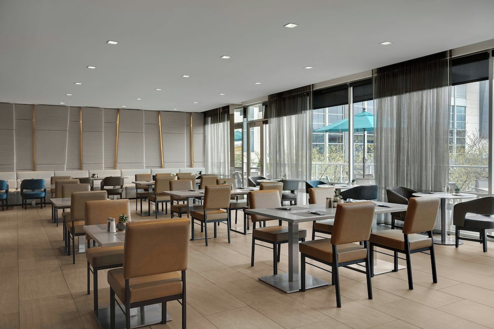 Ac Hotel By Marriott Cincinnati At Liberty Center 34/50