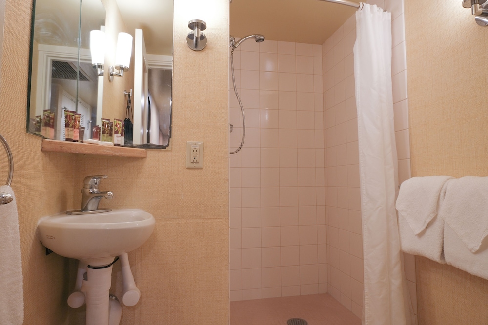 Waikiki Resort Hotel 68/69