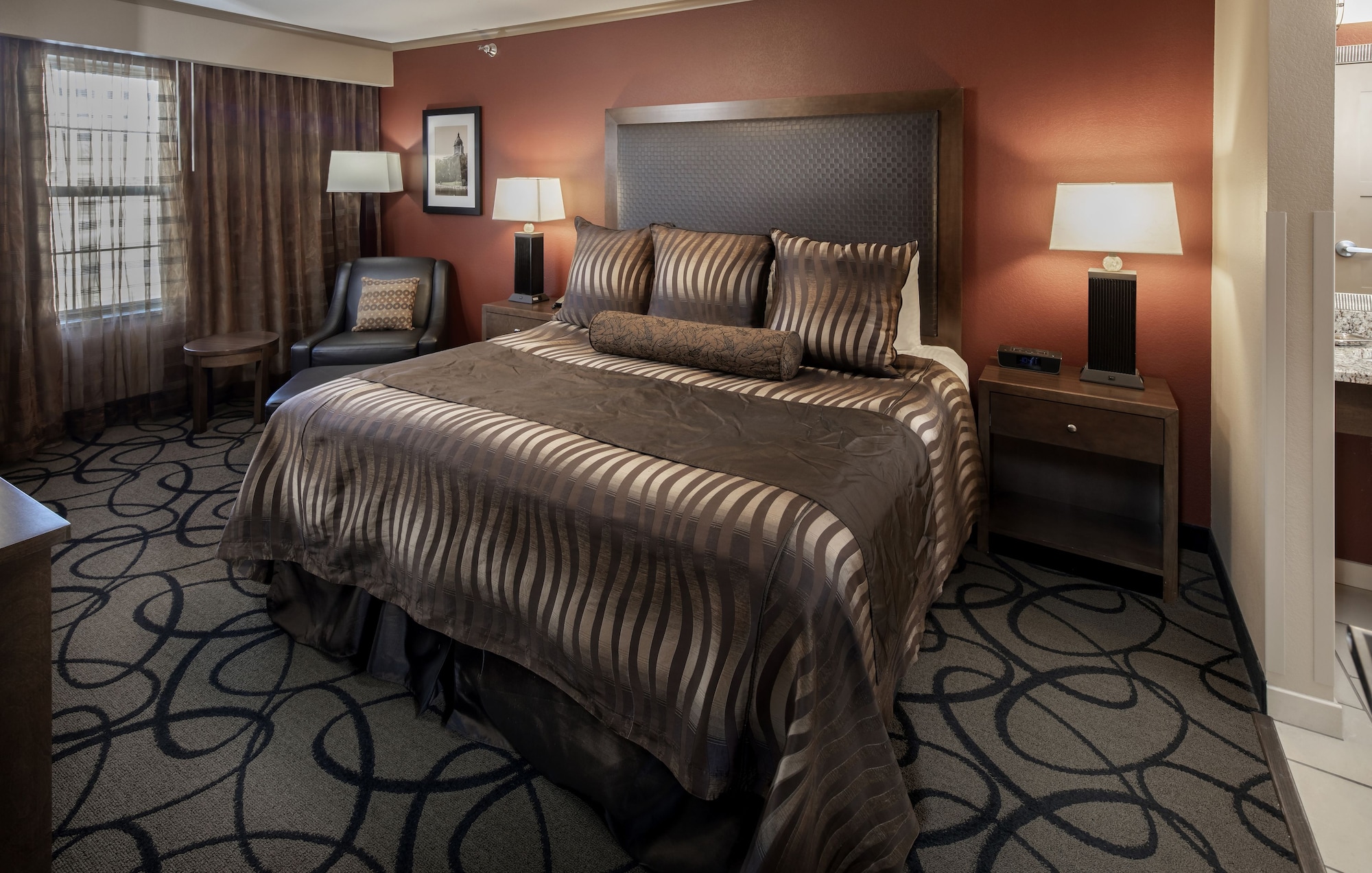 Walkout, Luxury, Suite, King Bed, Corner