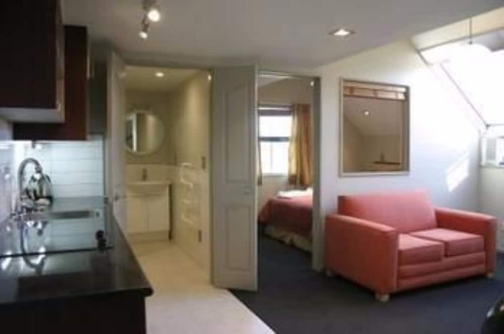 Athena Motel & Apartments 27/48