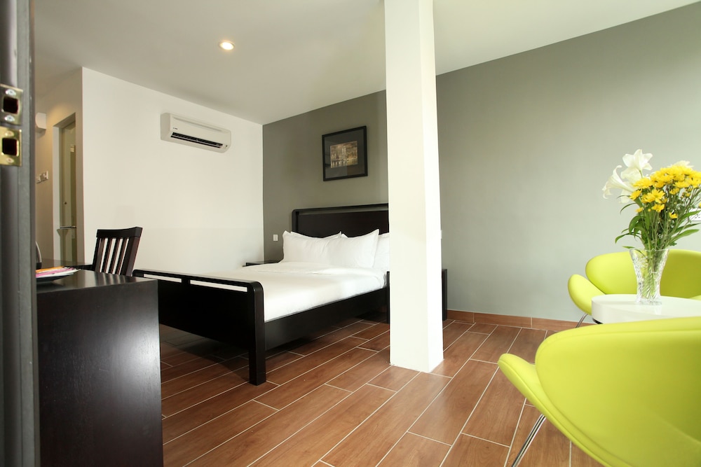 Crossroads Hotel 24/46