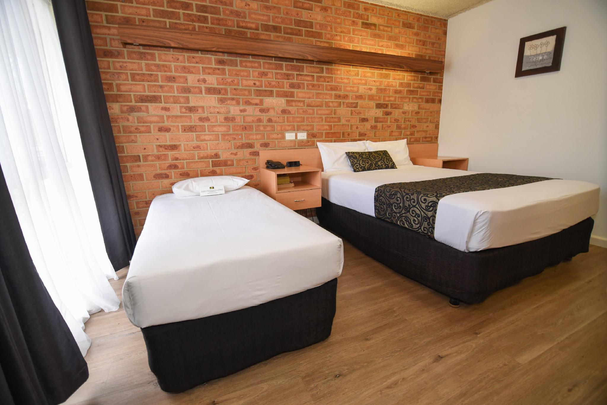 Deluxe, Twin Beds