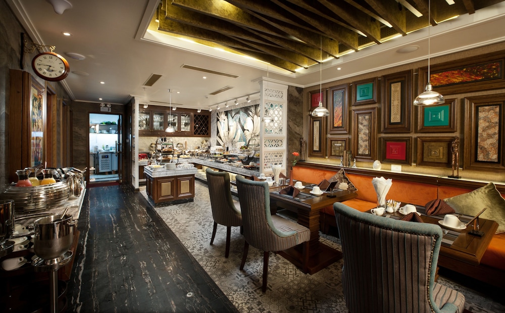 Peridot Gallery Classic Boutique Hotel 50/60