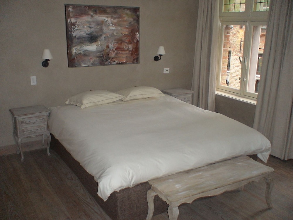 1669 Bed And Breakfast 18/50
