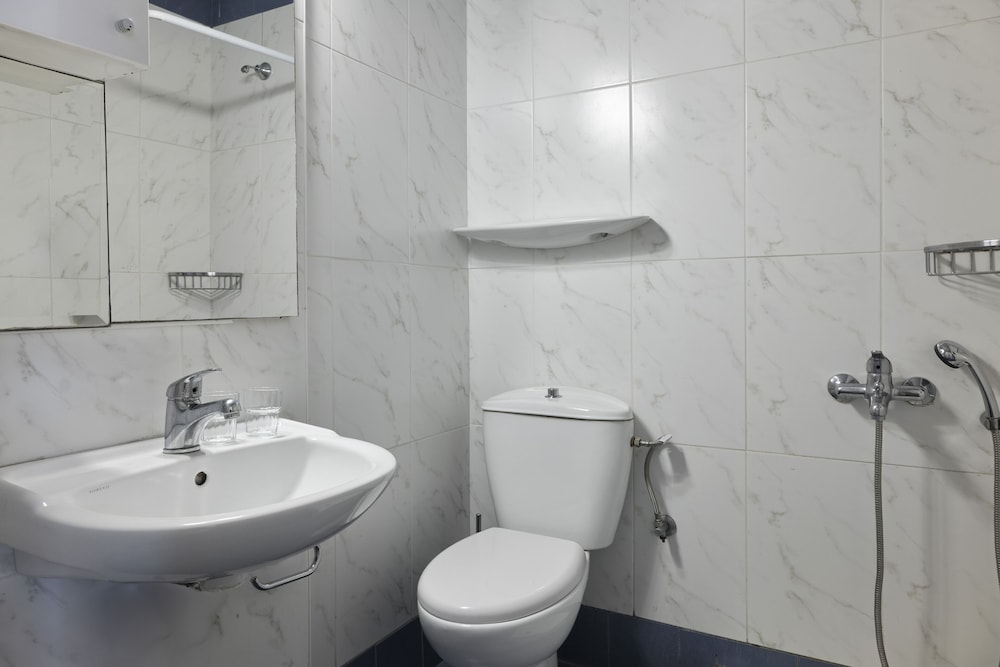 Pearl Hotel 54/55