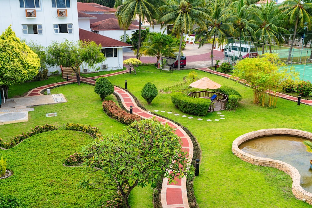 HULHULE ISLAND HOTEL 51/55