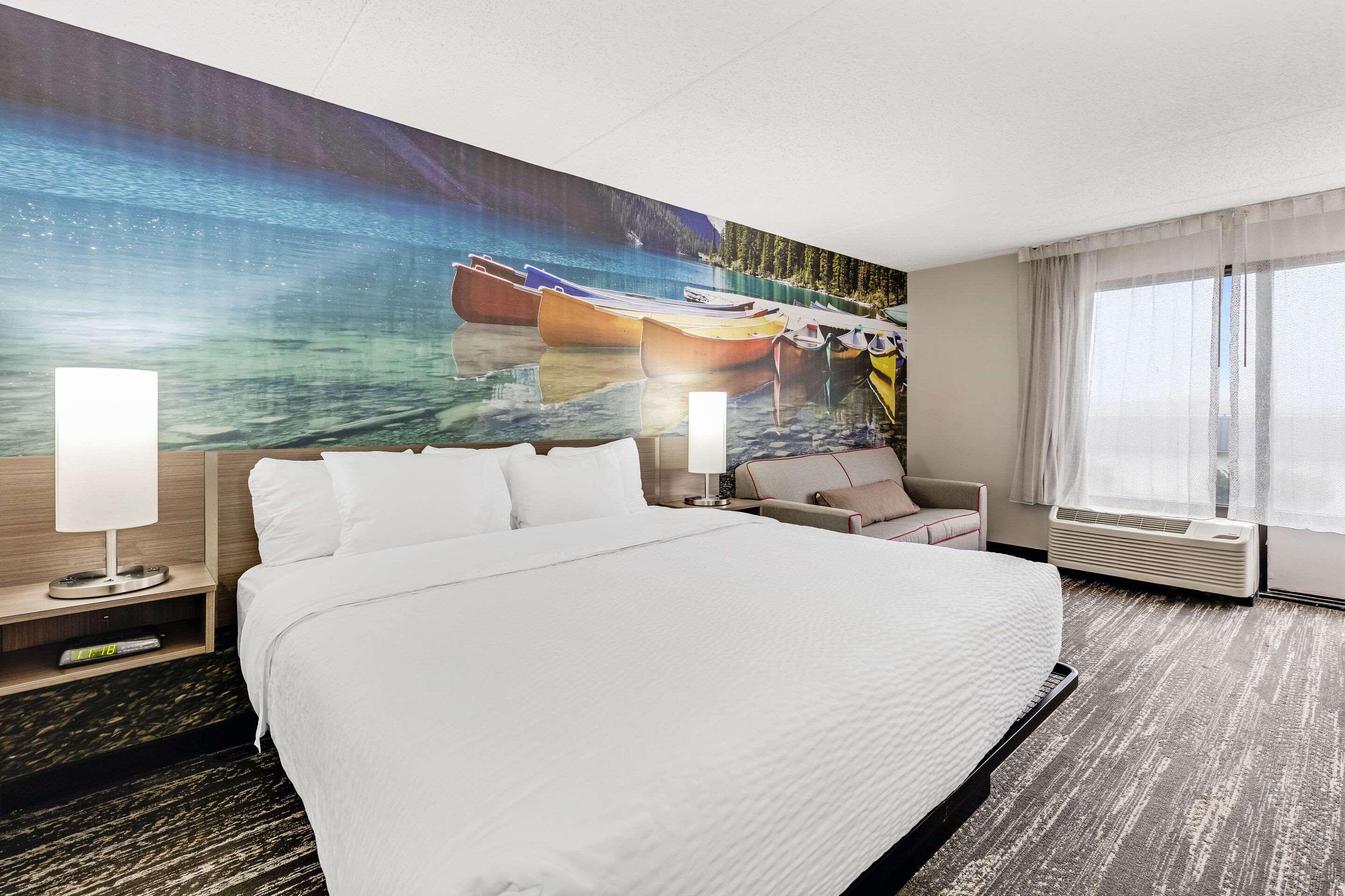 ROOM, KING BED
