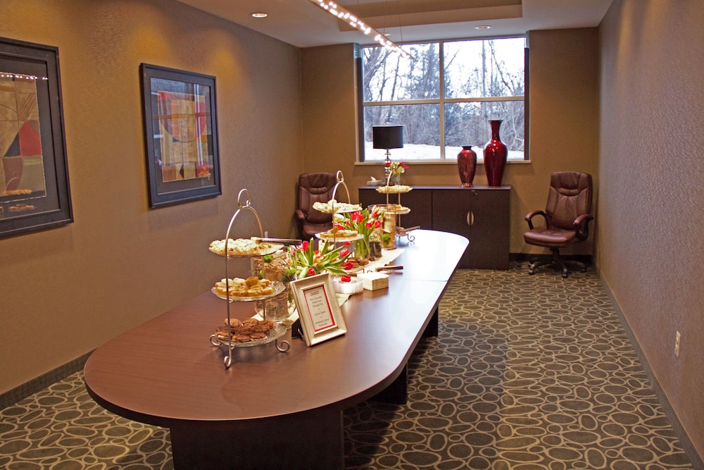 Holiday Inn Express And Suites Plymouth Ann Arbor Area 33/50