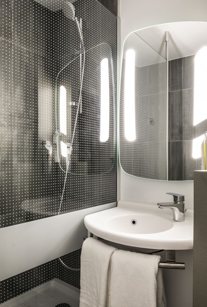 ibis Cannes Plage La Bocca 63/63