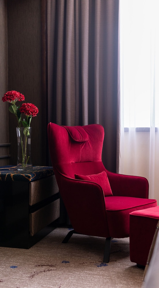 New World Suites 27/43