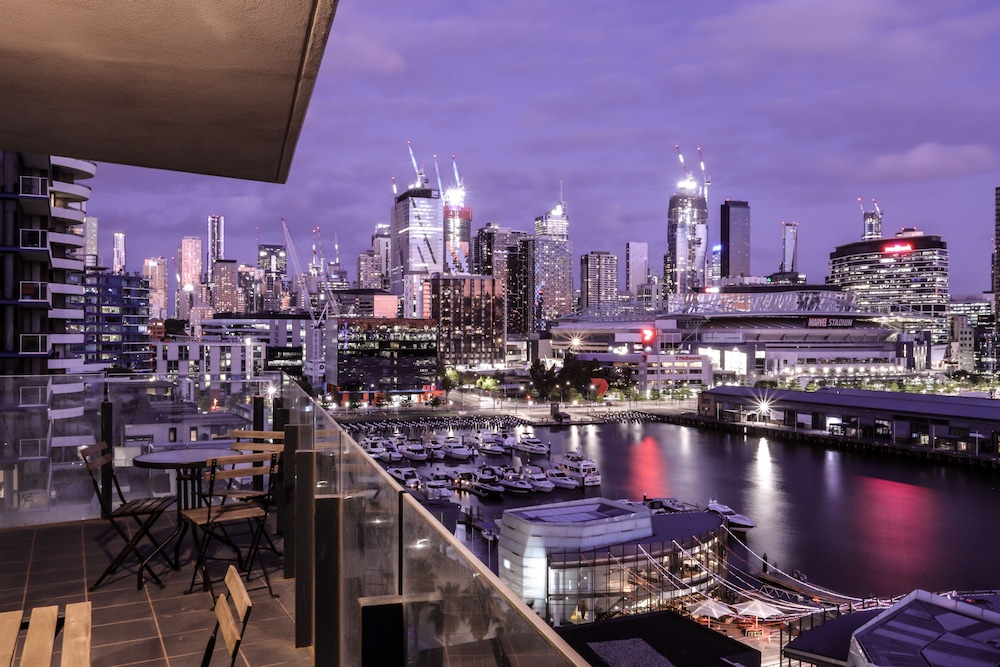 Akom Docklands 43/50