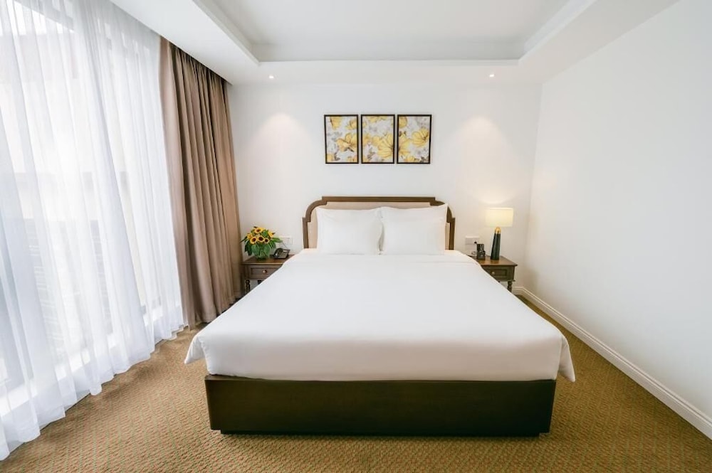 Hanoi Marigold Hotel 12/40
