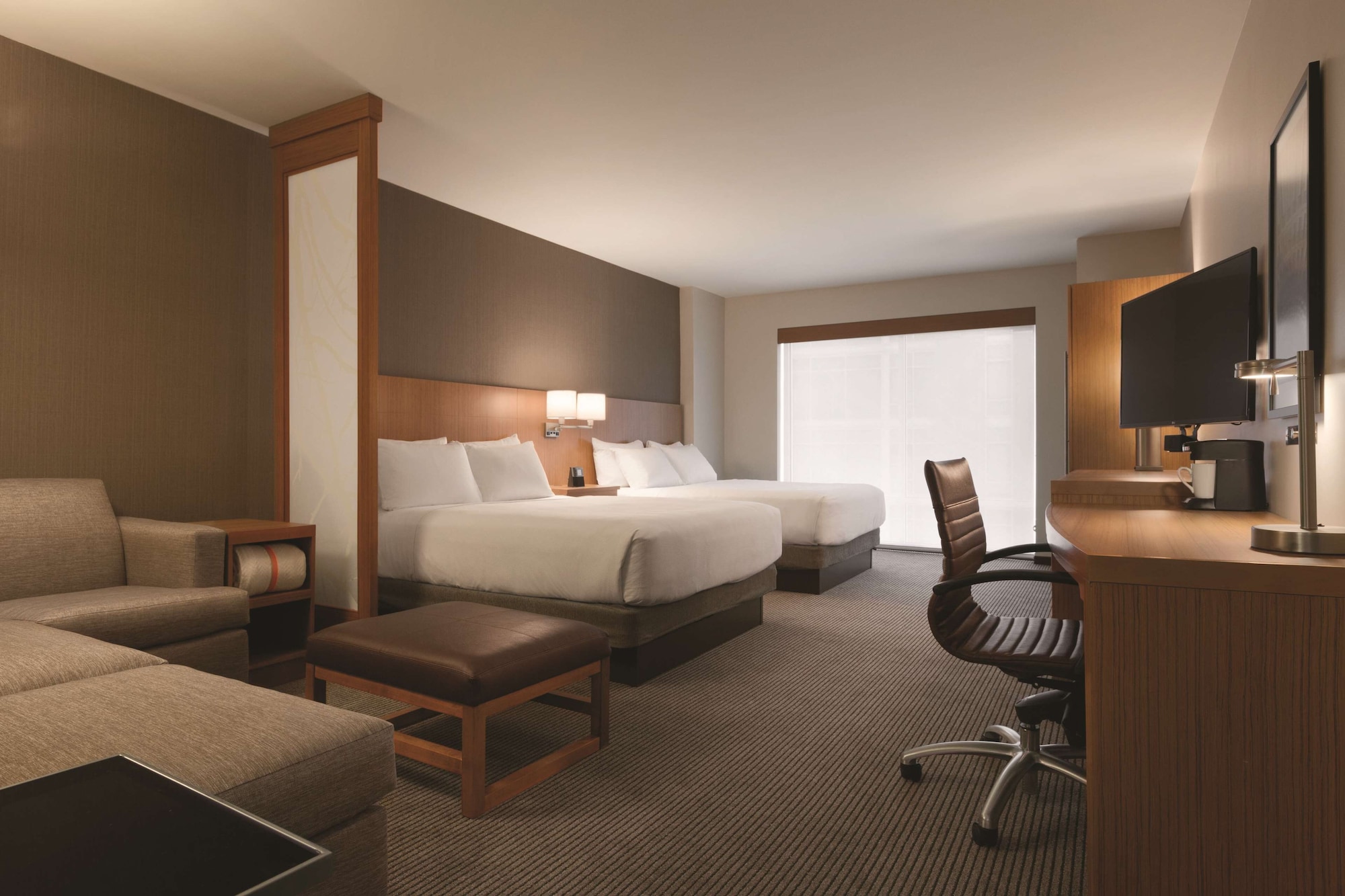 ROOM, 2 QUEEN BEDS, SOFA, HIGH FLOOR