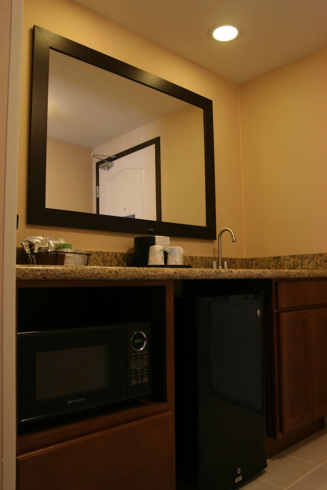 Hampton Inn and Suites Peru 5/18