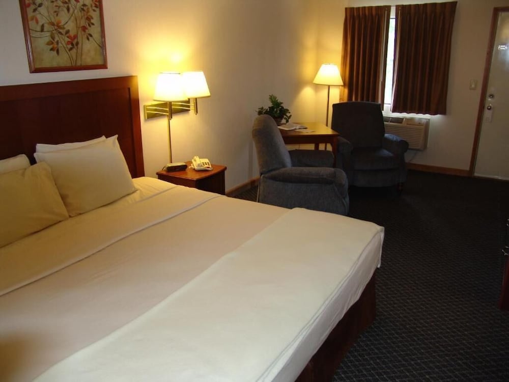 Super 8 by Wyndham Branson Shepherd of the Hills Exwy 25/60