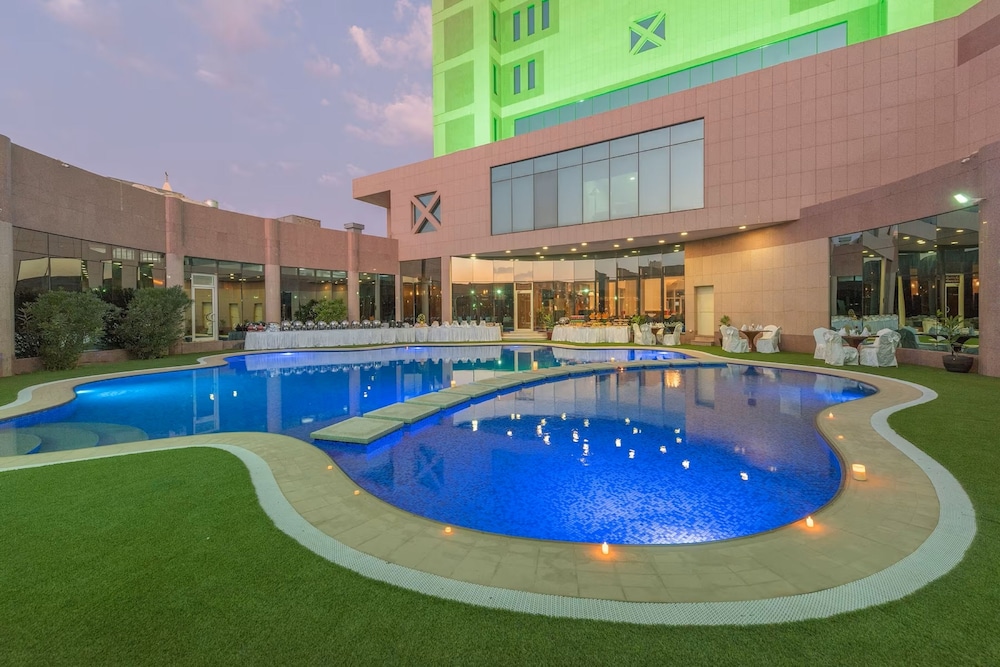 فندق رامادا القصيم(Ramada by Wyndham Al Qassim) 73/74