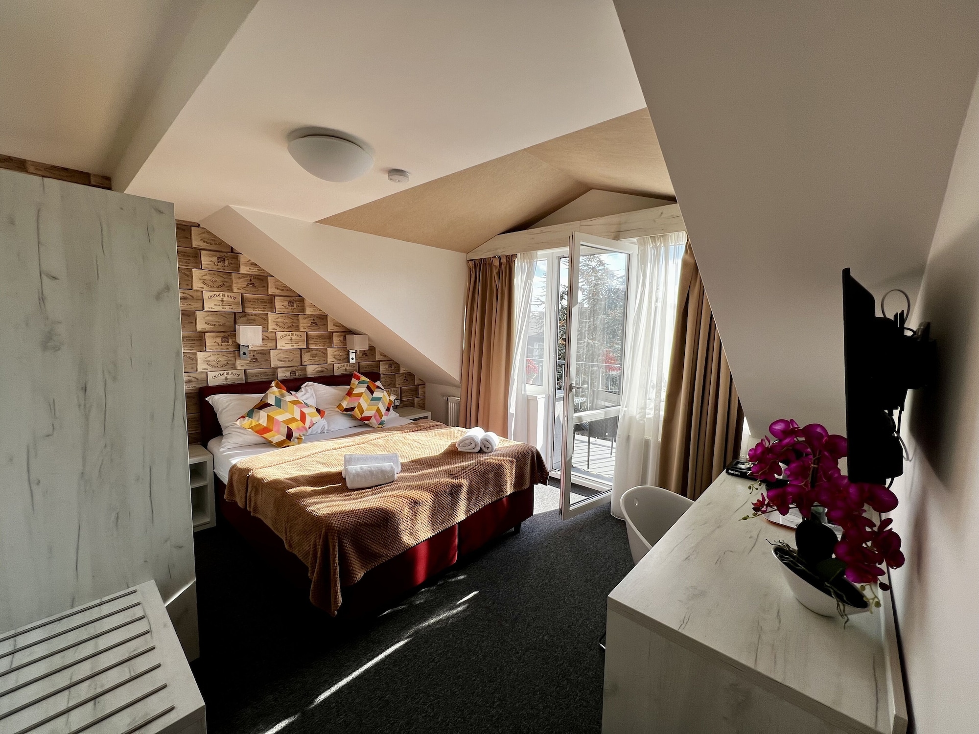 غرفة سوبيريور بسرير كوين بإطلالة على الحديقة بشرفة، Hotel Shato 5/10