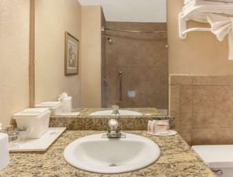 Ramada by Wyndham Fresno North 41/43