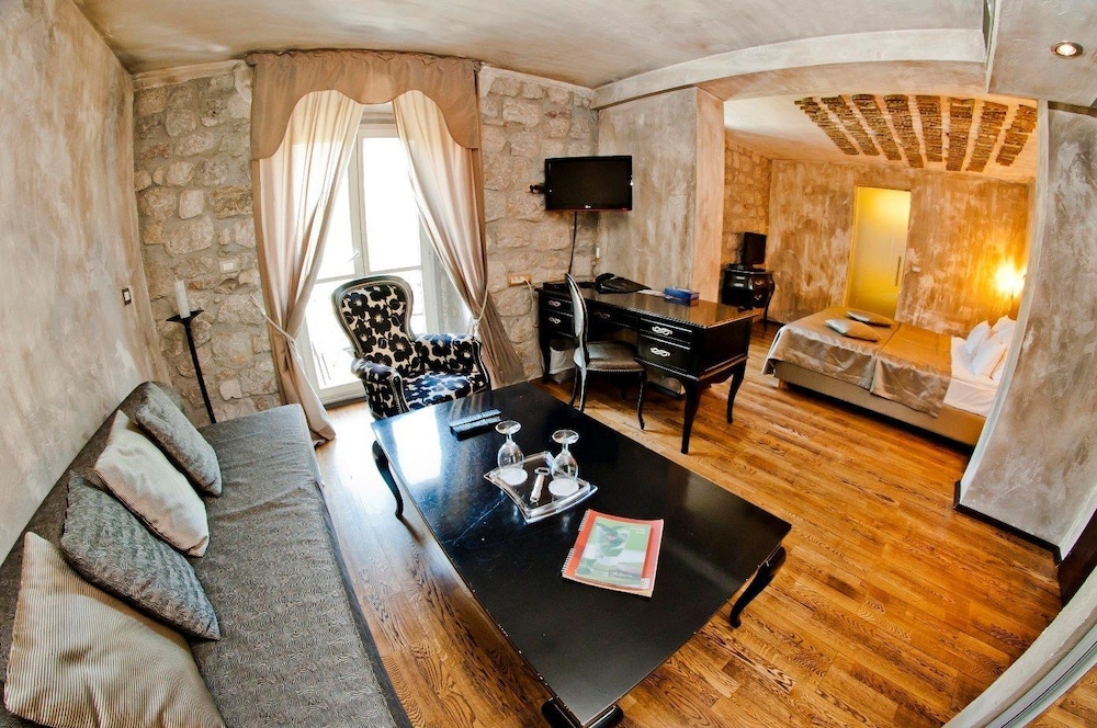 Boutique Hotel Astoria 46/66