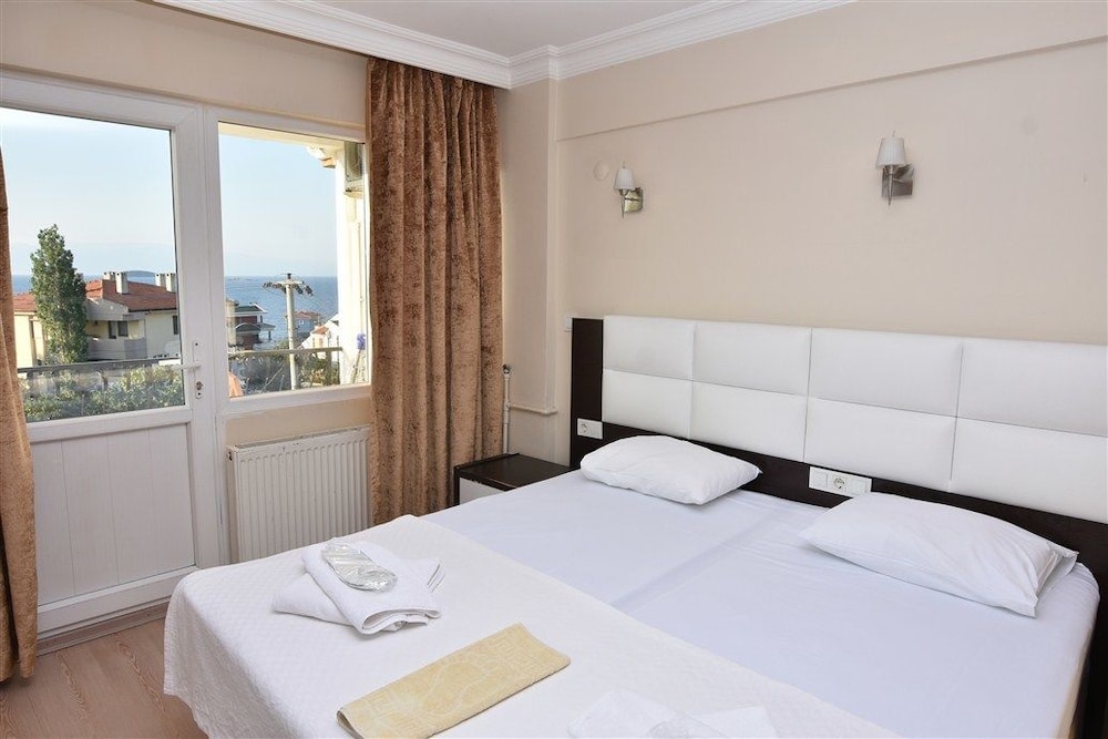DELUXE, DOUBLE BED, SEA VIEW
