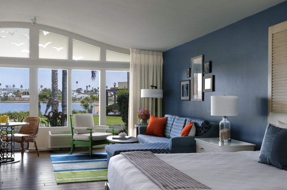 Paradise Point Resort and Spa 12/34