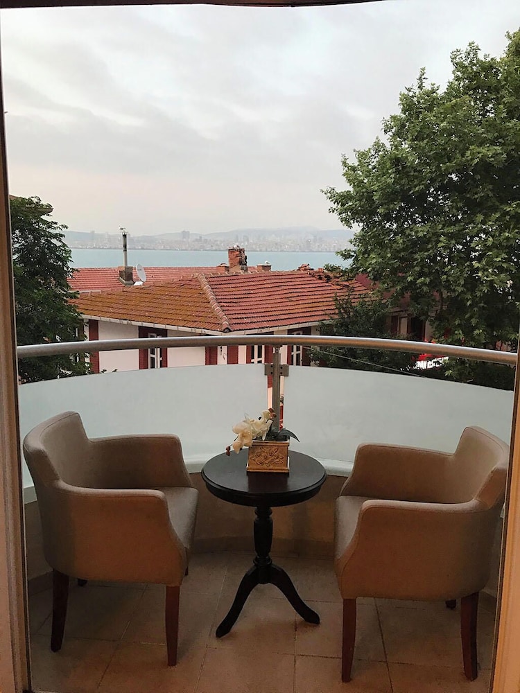 Marine House Boutique Hotel 43/51