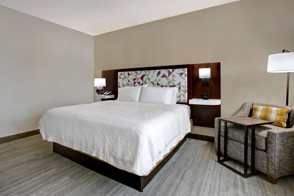Hampton Inn and Suites Dallas-Desoto 23/57