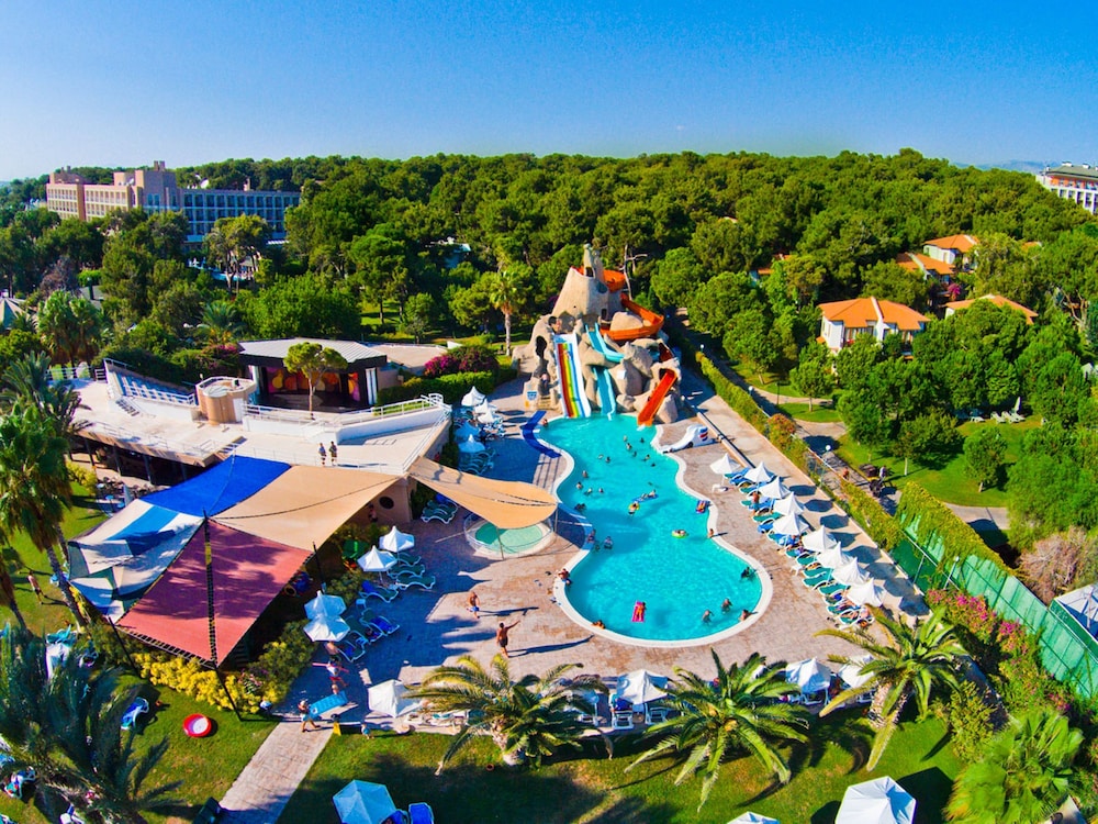 Turquoise Hotel 32/50