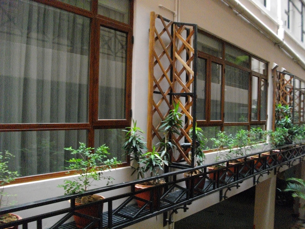 Lux Riverside Hotel & Apartment 2/99