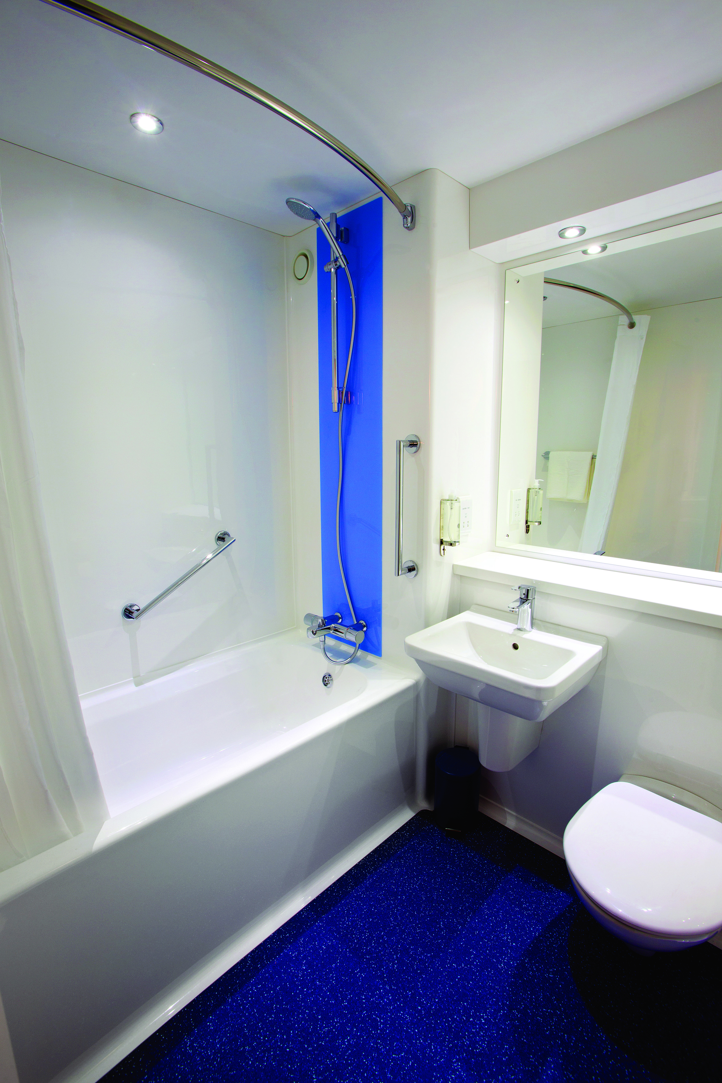 Travelodge Birmingham Fort Dunlop 18/22