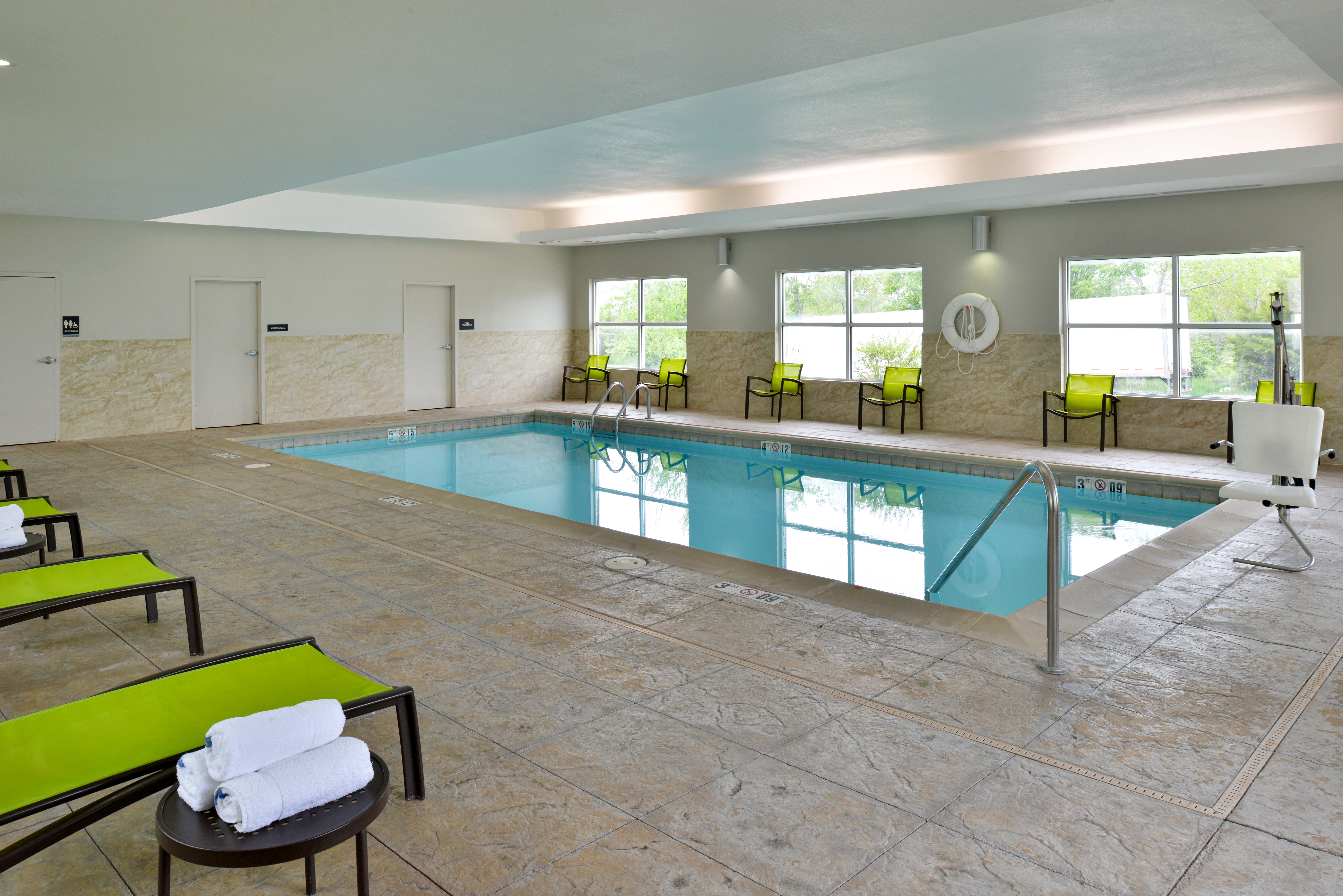 Candlewood Suites Kansas City Northeast 25/73