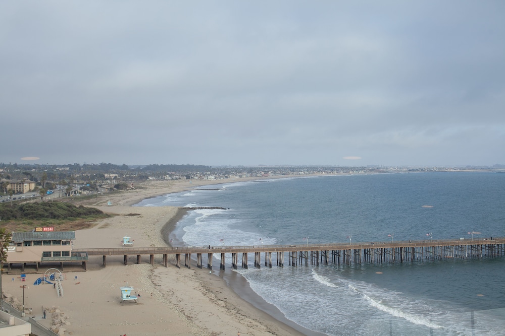 Crowne Plaza Ventura Beach 36/74