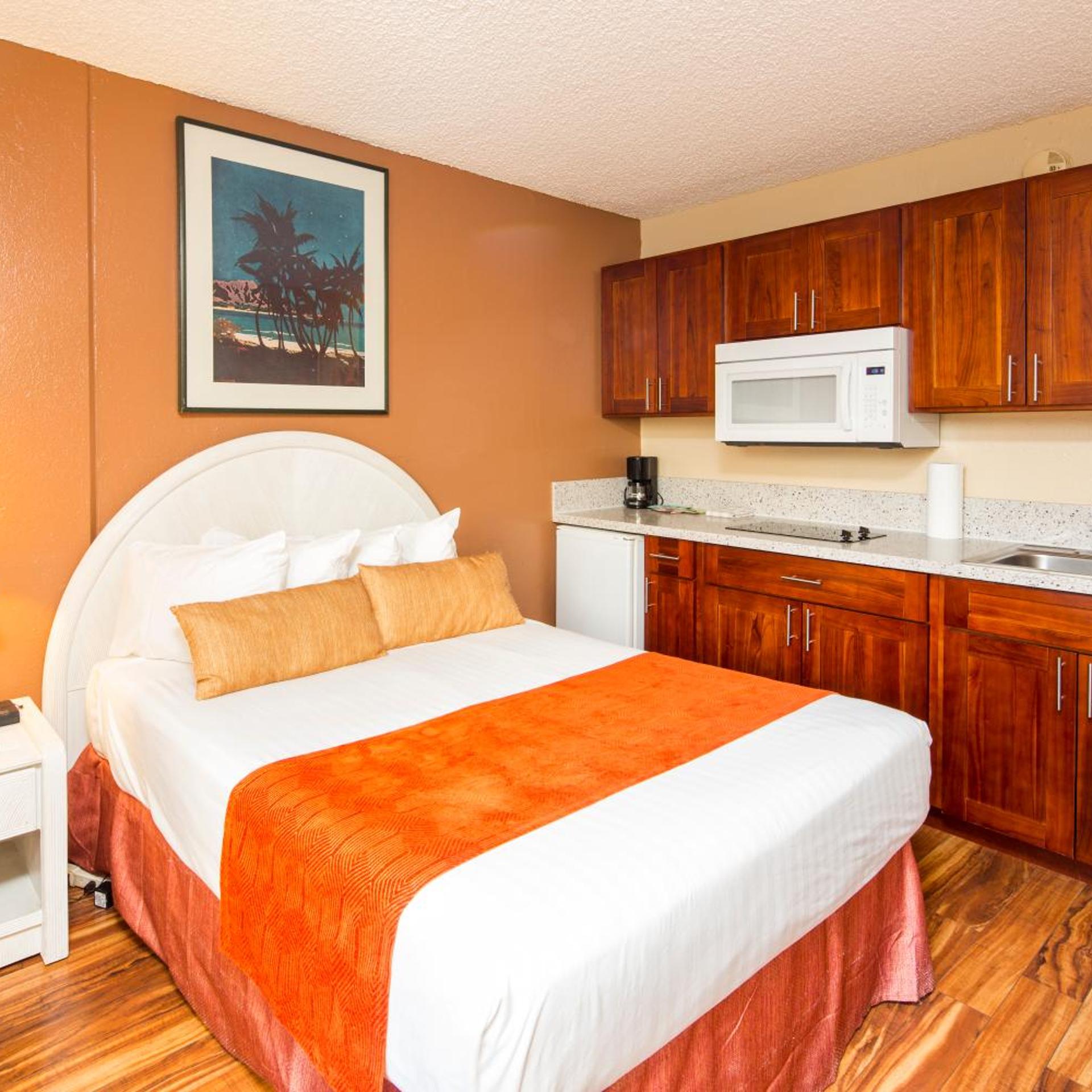 STUDIO, CITY VIEW, KITCHENETTE