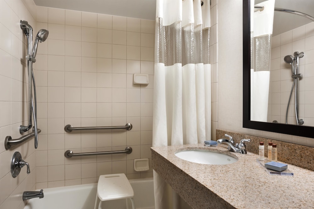 Wingate by Wyndham Sylvania/Toledo 11/56