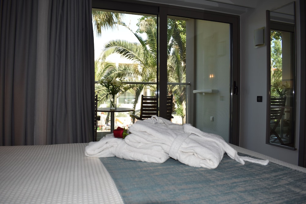 MINOS MARE HOTEL 21/24