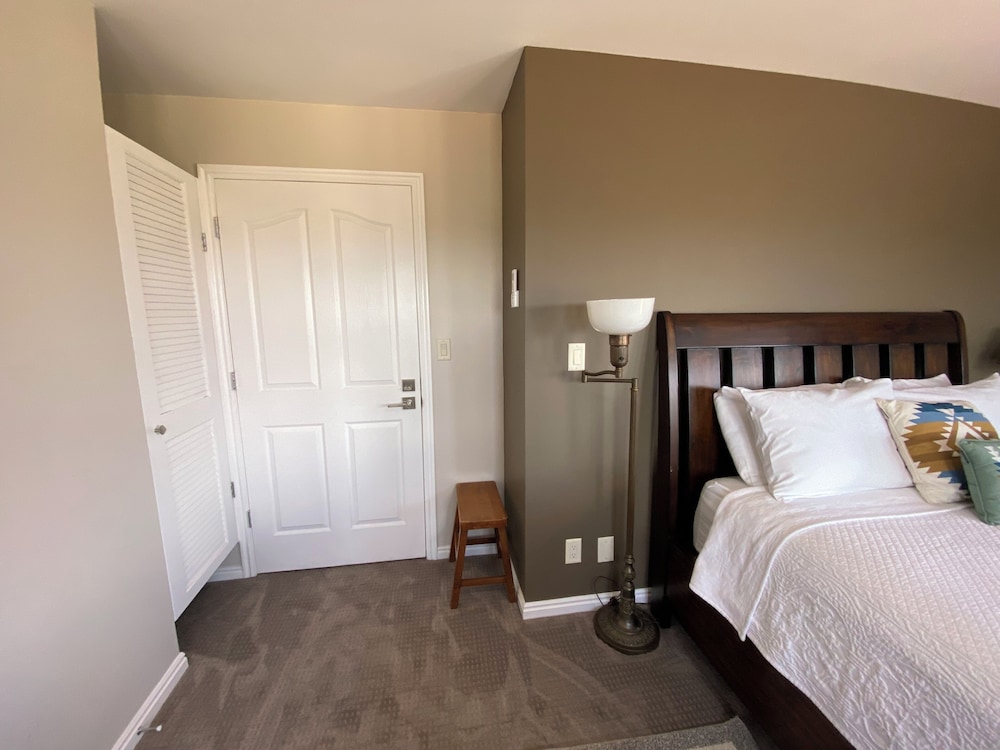 Skyridge Inn Bed & Breakfast 23/73