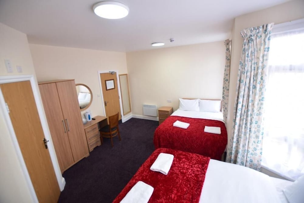Woodlands Lodge Ilford 16/50