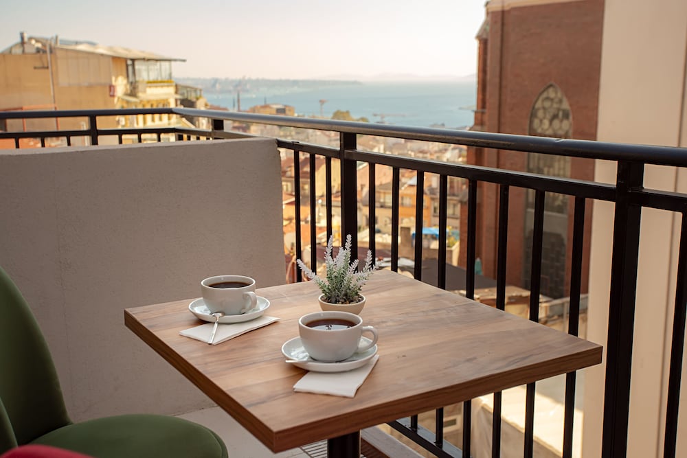 West Palace Hotel 35/50