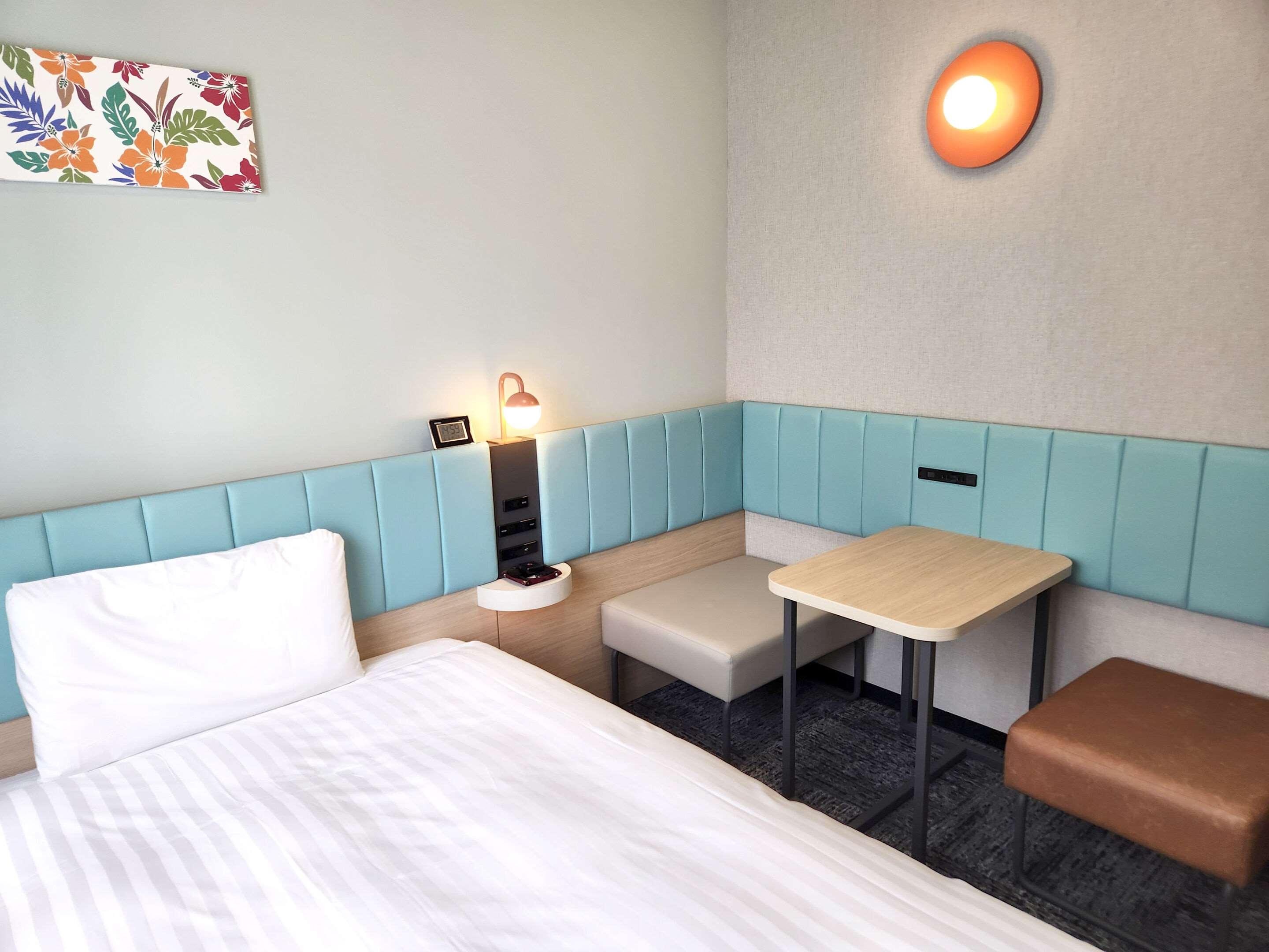 ROOM, DOUBLE BED