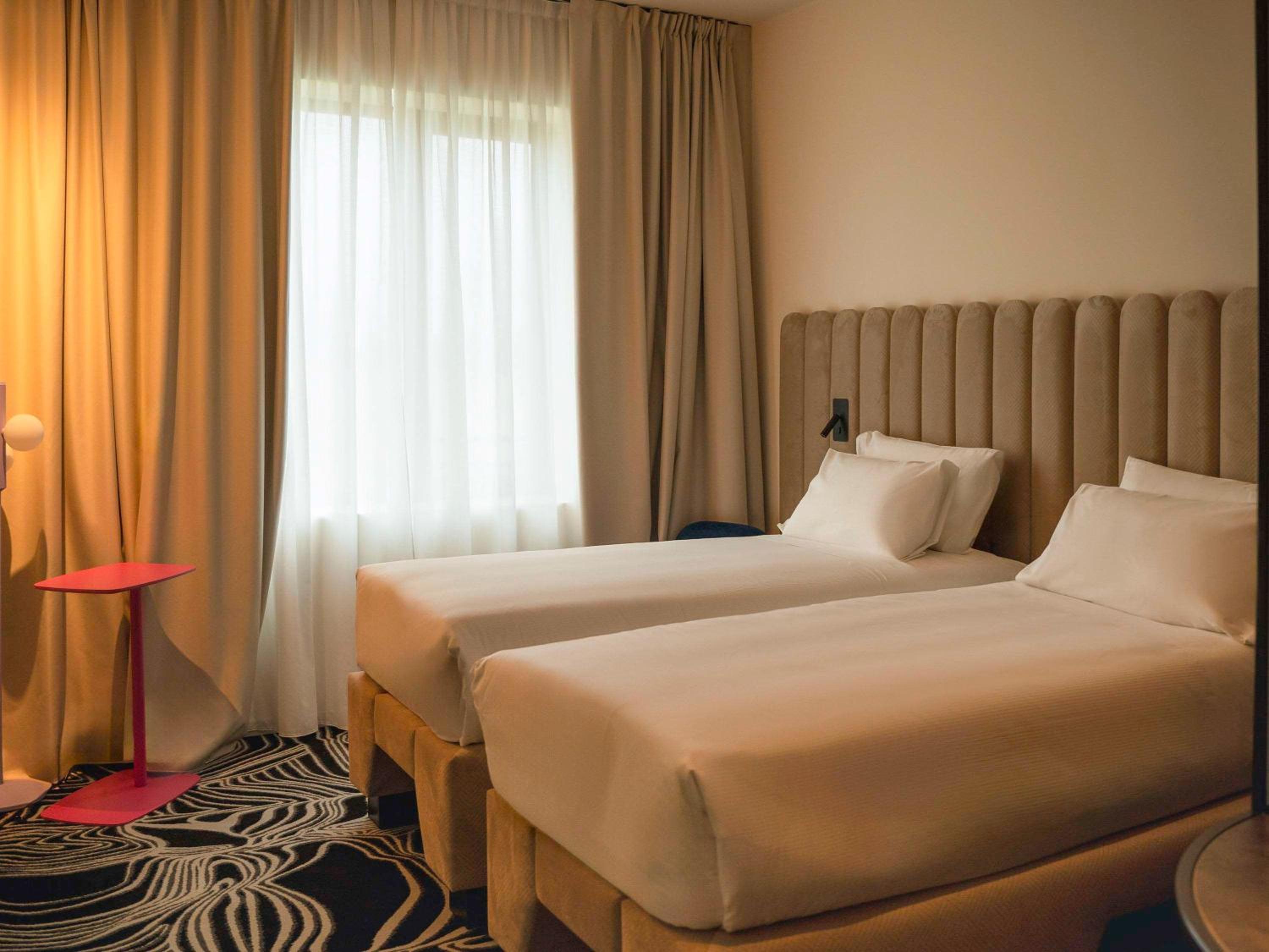 Tribe Essential, Twin Beds, Mountain View