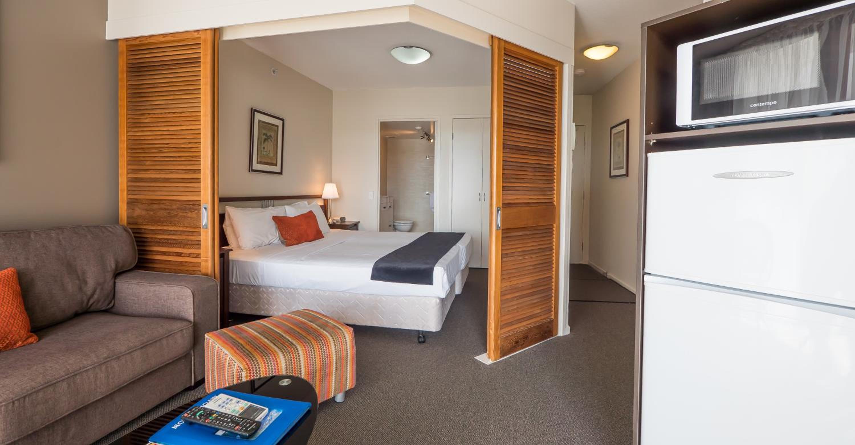 RENOVATED, STUDIO, JETTED TUB