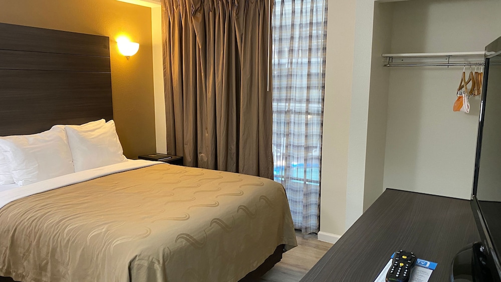 Quality Inn Branson Hwy 76 Central 16/53