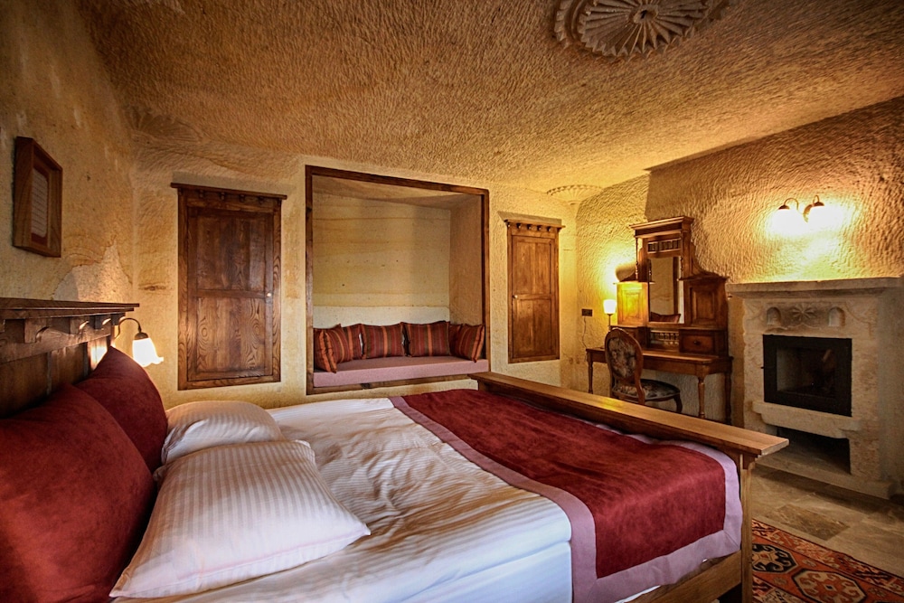1811 Cave Hotel 6/50
