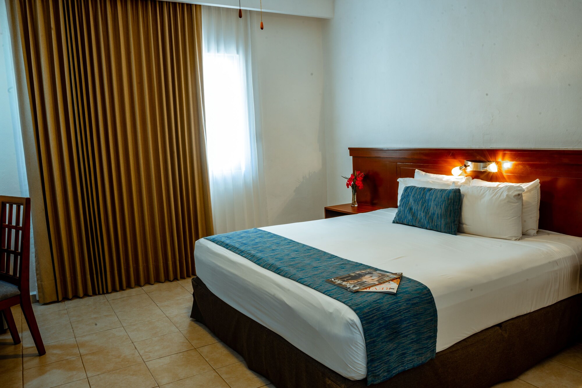 STANDARD, 2 DOUBLE BEDS, CITY VIEW