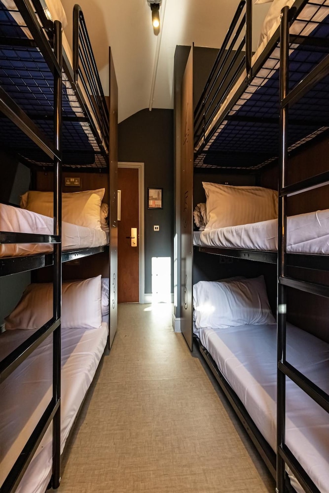 PRIVATE, MIXED DORM, 9 BEDS, SHARED BATHROOM