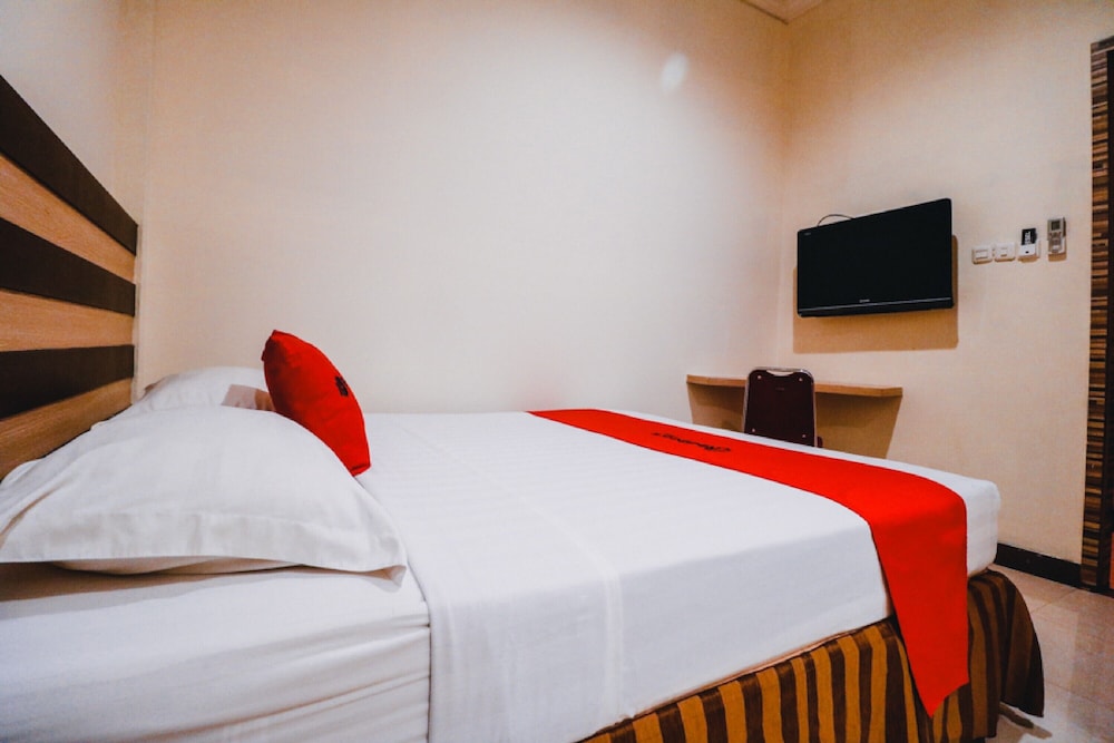 Reddoorz Plus Near Makassar Town Square 17/21