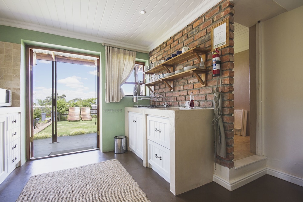 A Hilltop Country Retreat 6/50