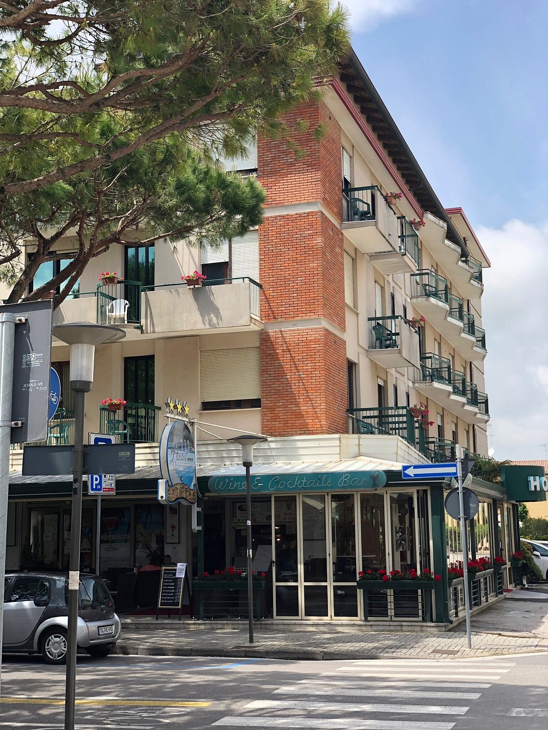 Hotel Harry's 6/20