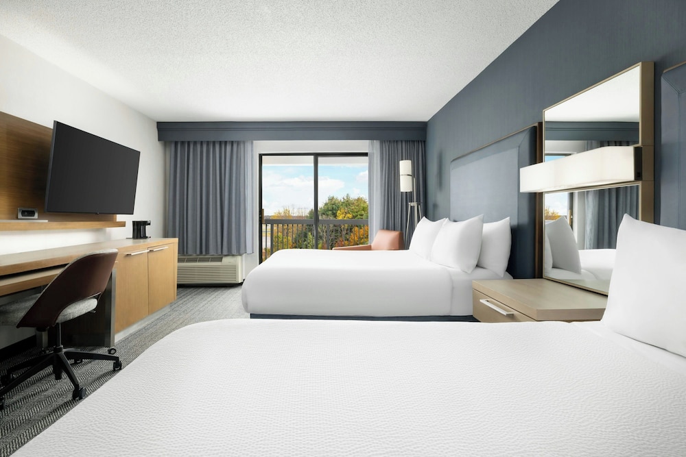 Room at Courtyard by Marriott Concord, CONCORD - NH